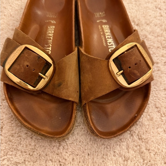 Birkenstock Tan Sandals with Gold Buckle - Picture 2 of 3